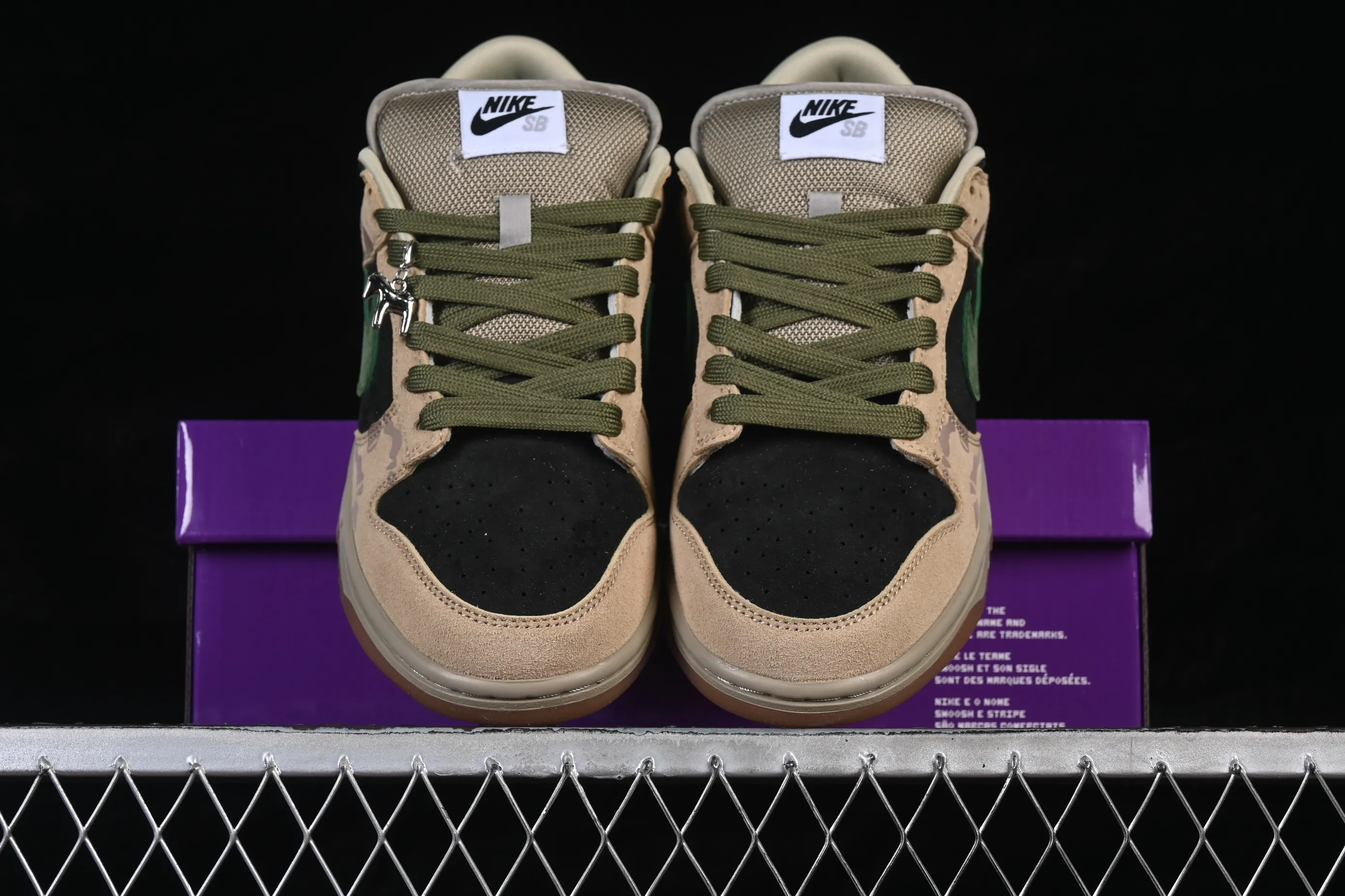 All Categories Nk SB Dunk Series Nk SB Dunk Low Low-top sneakers Nike SB Dunk Low Khaki black and green hook Low-top casual sneakers HJ0367-200